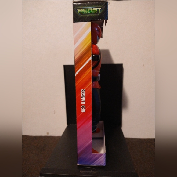 2018 Red Power Ranger Beast Morphers Red Ranger - Picture 2 of 3